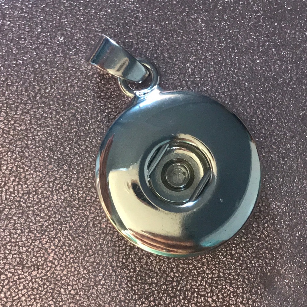 Snap Holder Pendant